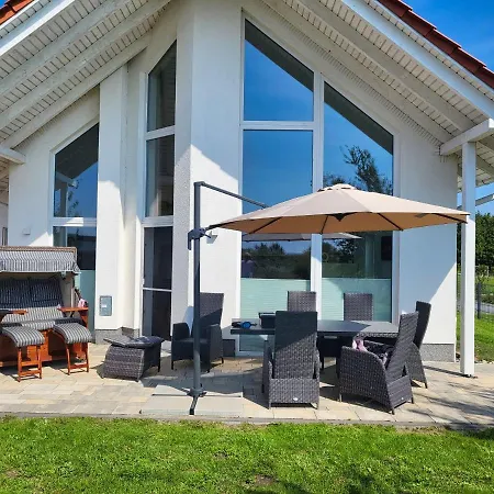 Modernes Mit Kamin, Garten Und Eigener Sauna - Meerfreude