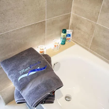 Modernes Mit Kamin, Garten Und Eigener Sauna - Meerfreude